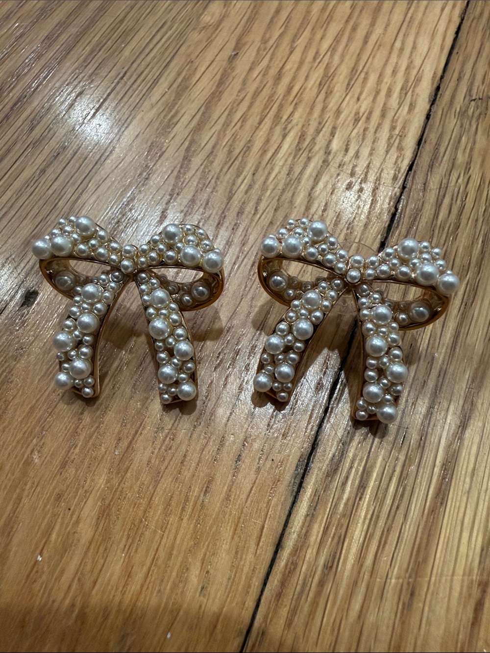 Pearl Bow Clip Earrings - Gold and Pearl